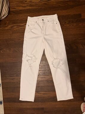 NWOT AE Mom Straight Jeans Women’s Size 4 White Distressed High Rise